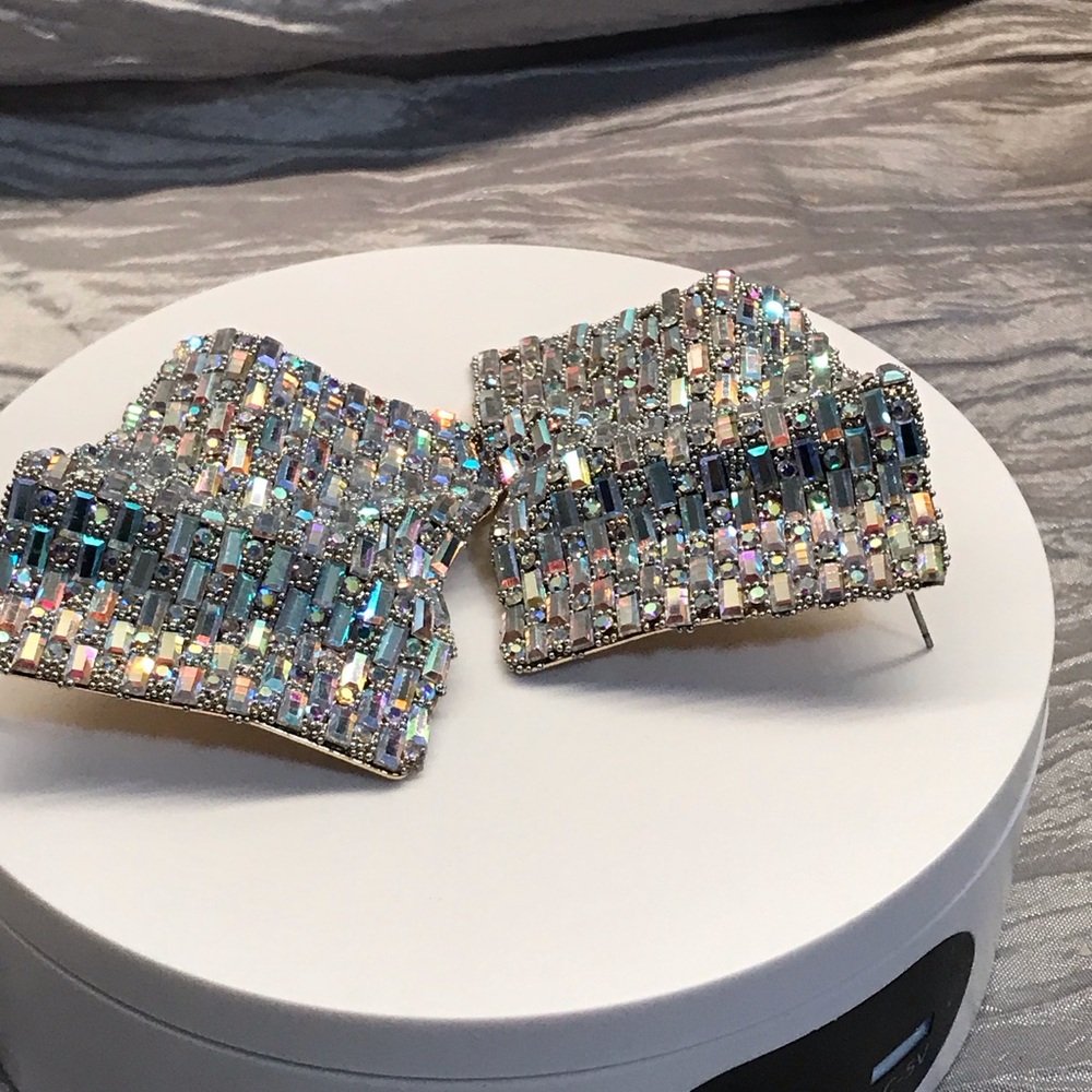 Sparkling Rhinestone Cuff Earrings - Picture 4 of 8